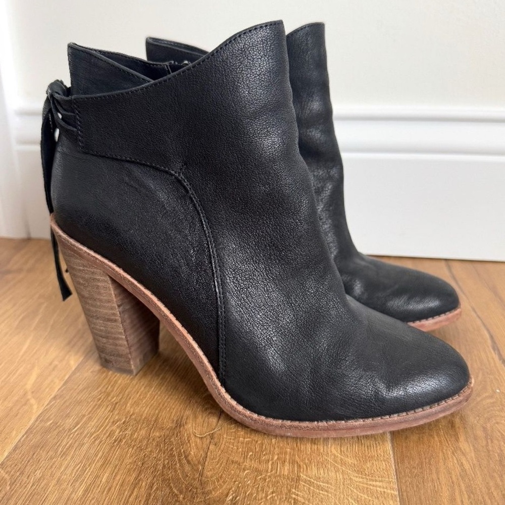 Vince Camuto black leather booties size 9
